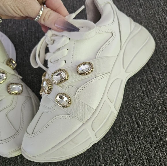 ✨️STEVE MADDEN MARYANNA WHITE CHUNKY SNEAKERS SIZE 6✨️ - Picture 1 of 9